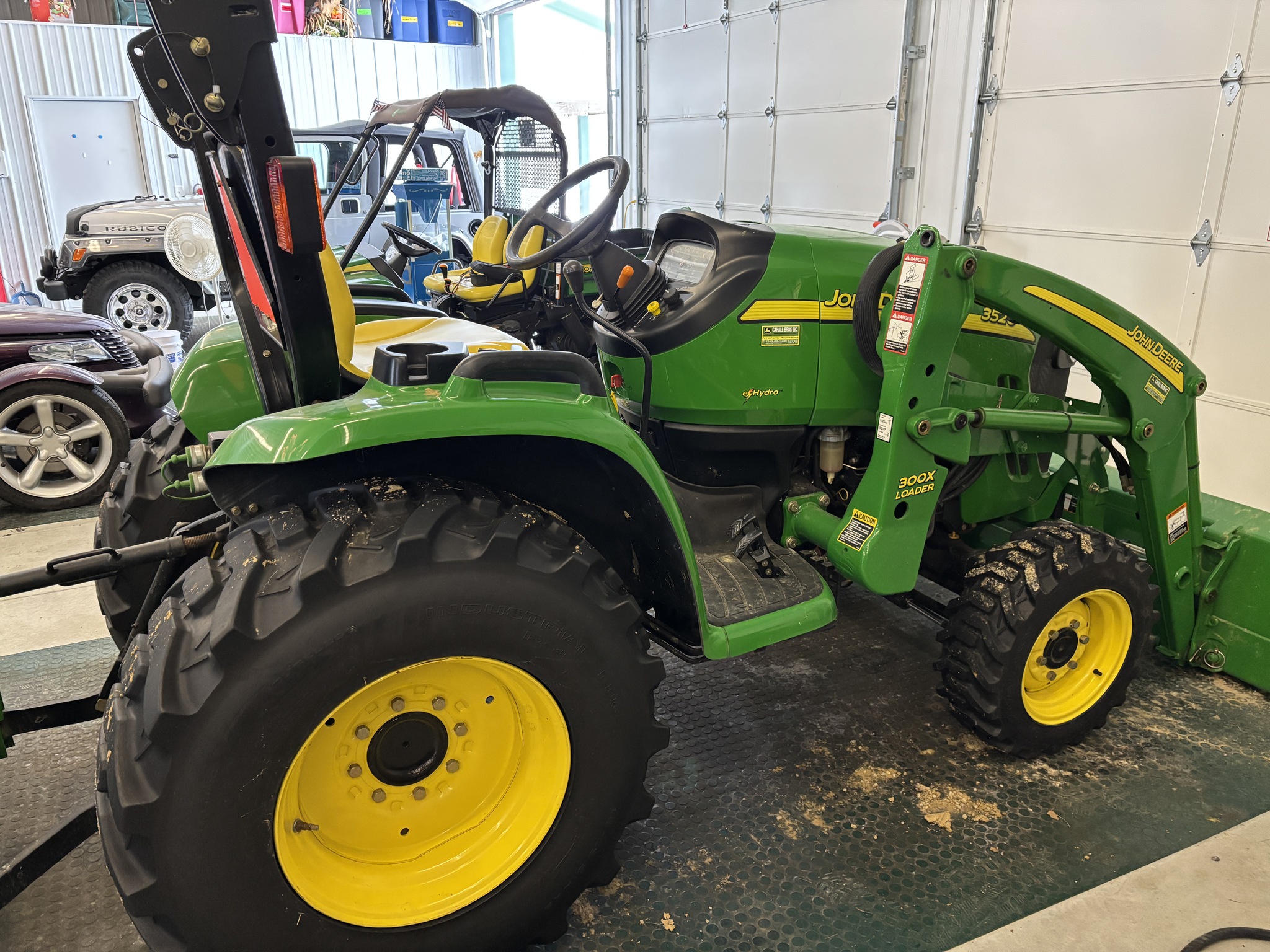 Used 2006 John Deere 3520 Compact Utility Tractors at Koenig Equipment in Lebanon, OH - PhotoXL0