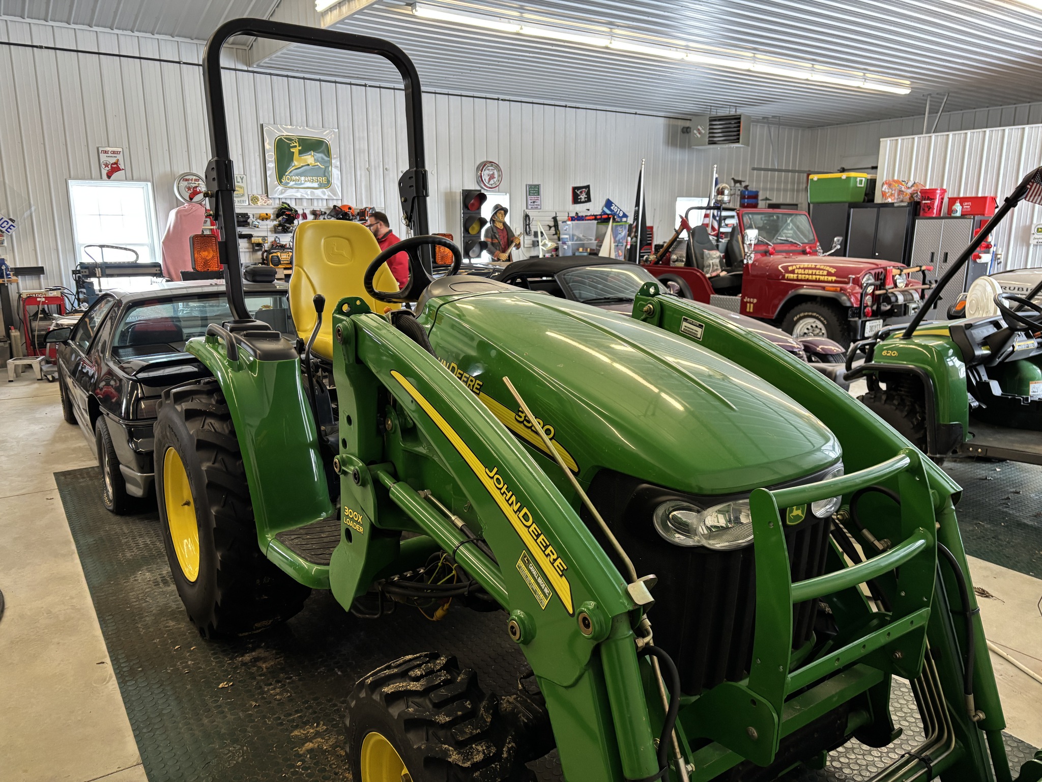 Used 2006 John Deere 3520 Compact Utility Tractors at Koenig Equipment in Lebanon, OH - PhotoXL1