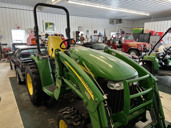 Used 2006 John Deere 3520 Compact Utility Tractors at Koenig Equipment in Lebanon, OH - Photo1