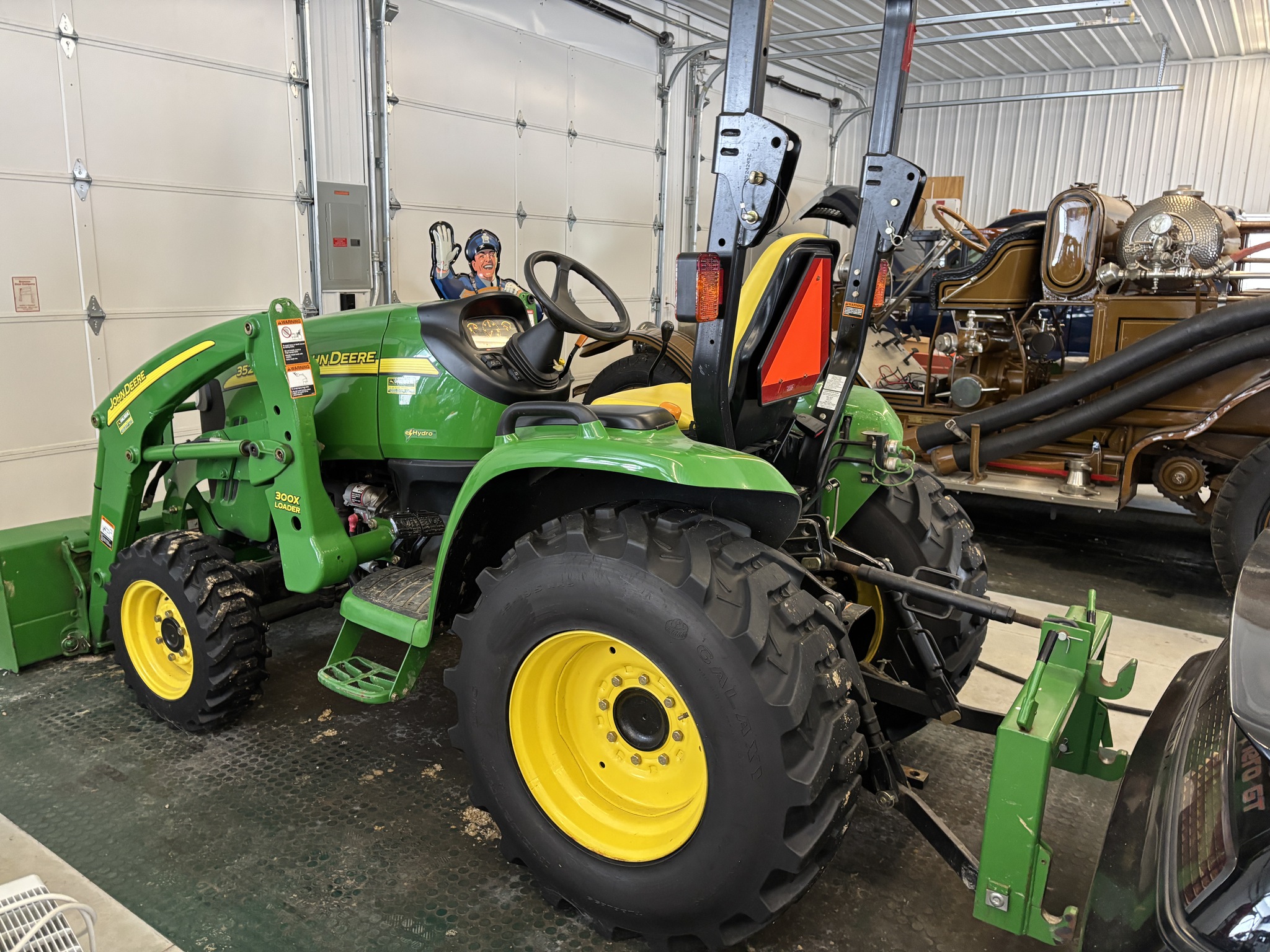 Used 2006 John Deere 3520 Compact Utility Tractors at Koenig Equipment in Lebanon, OH - PhotoXL3
