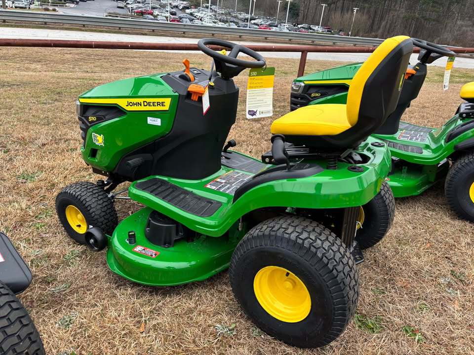 2026 John Deere S110 Lawn Tractor 42-in. Edge Mower Deck Image 2