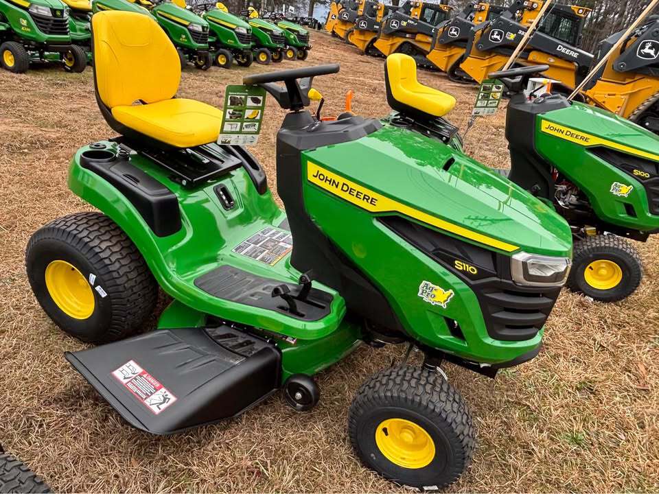 2026 John Deere S110 Lawn Tractor 42-in. Edge Mower Deck Image 4