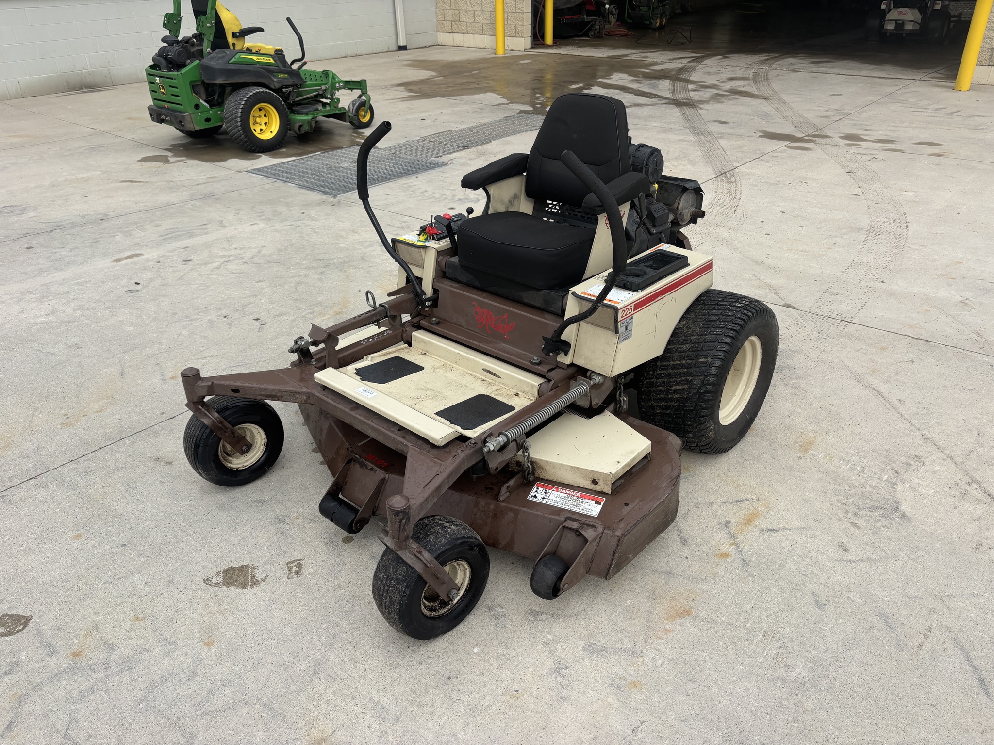 Grasshopper 225 Image 1