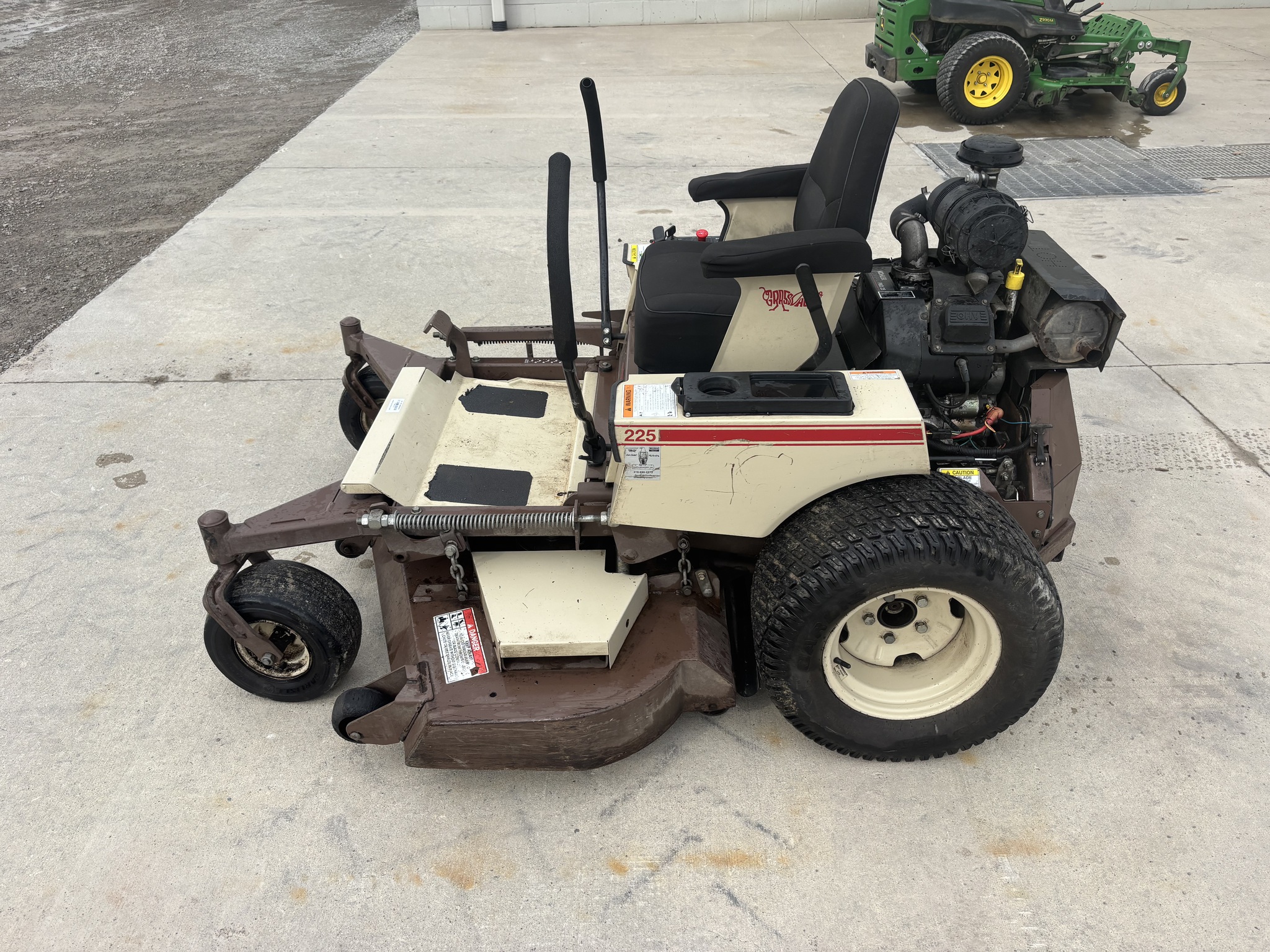 Grasshopper 225 Image 3