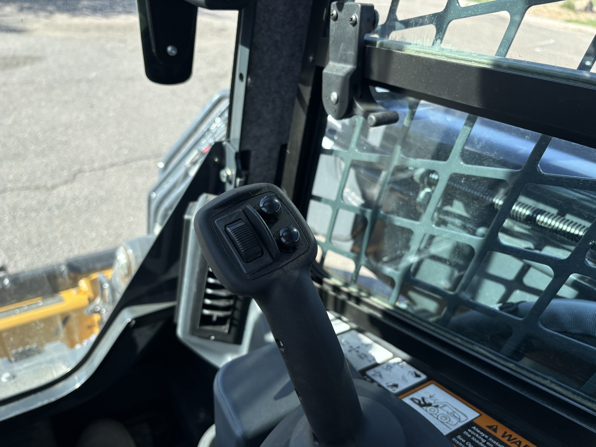 2023 John Deere 325G Image 10