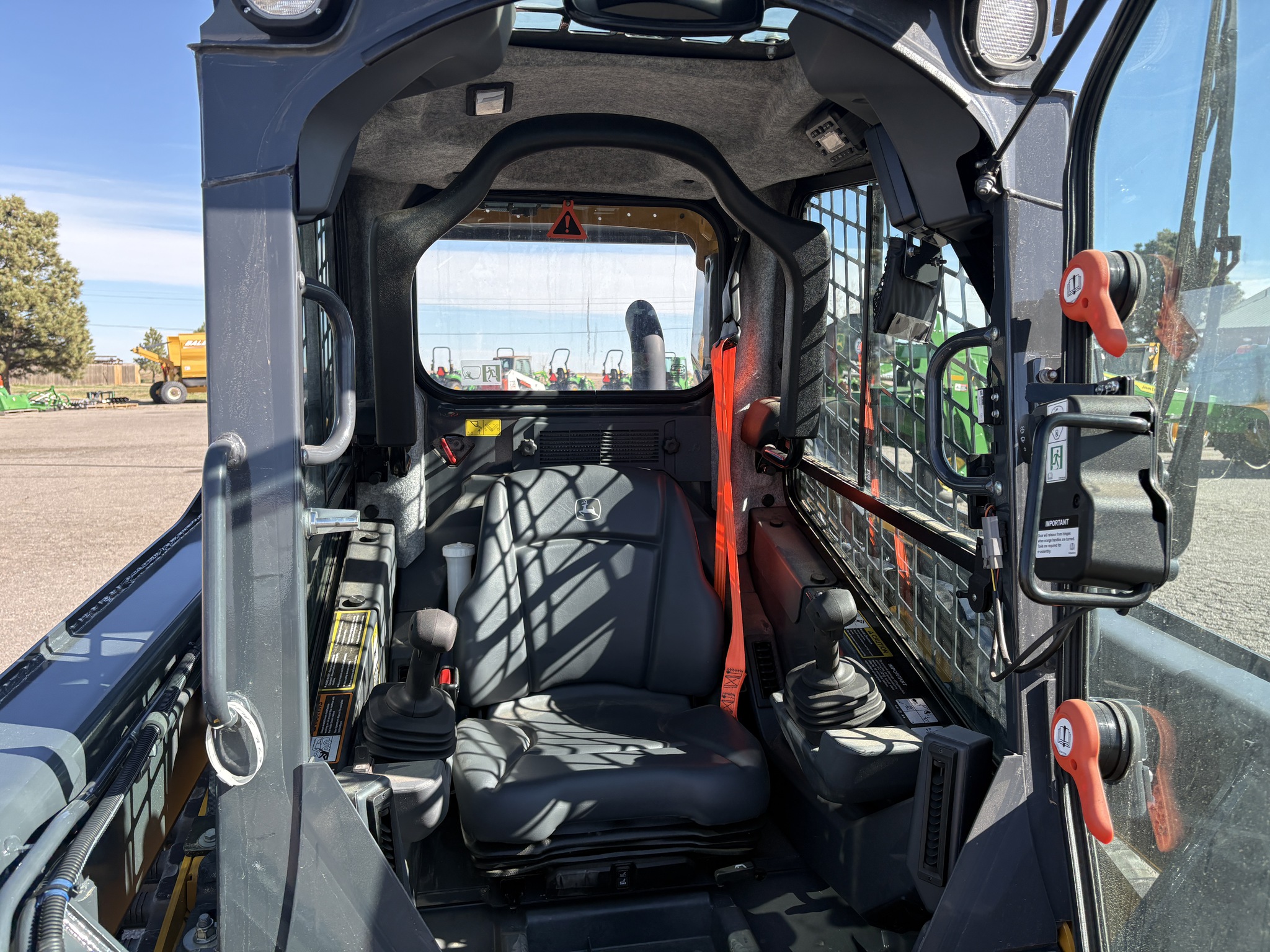 2023 John Deere 325G Image 16