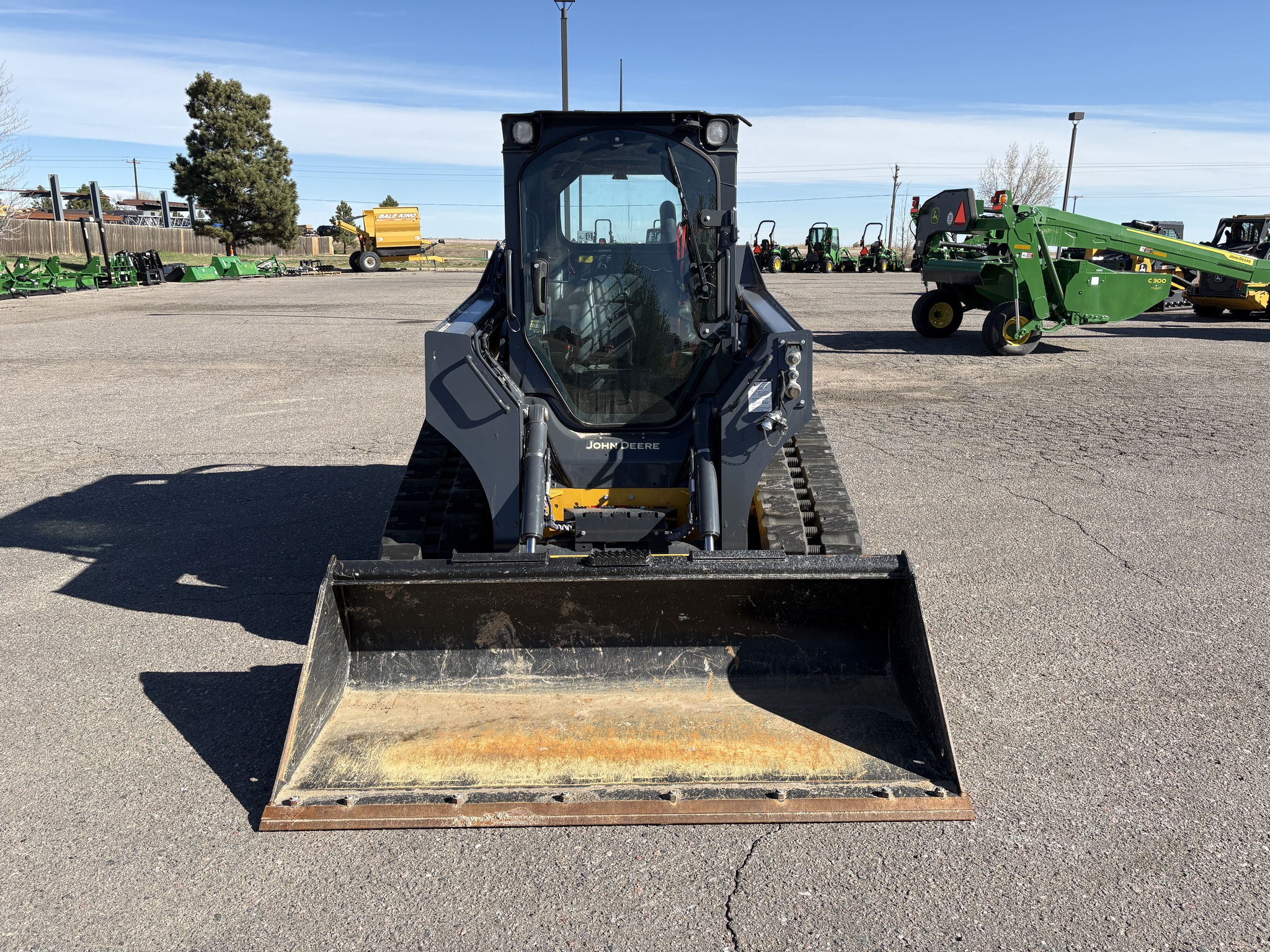 2023 John Deere 325G Image 7