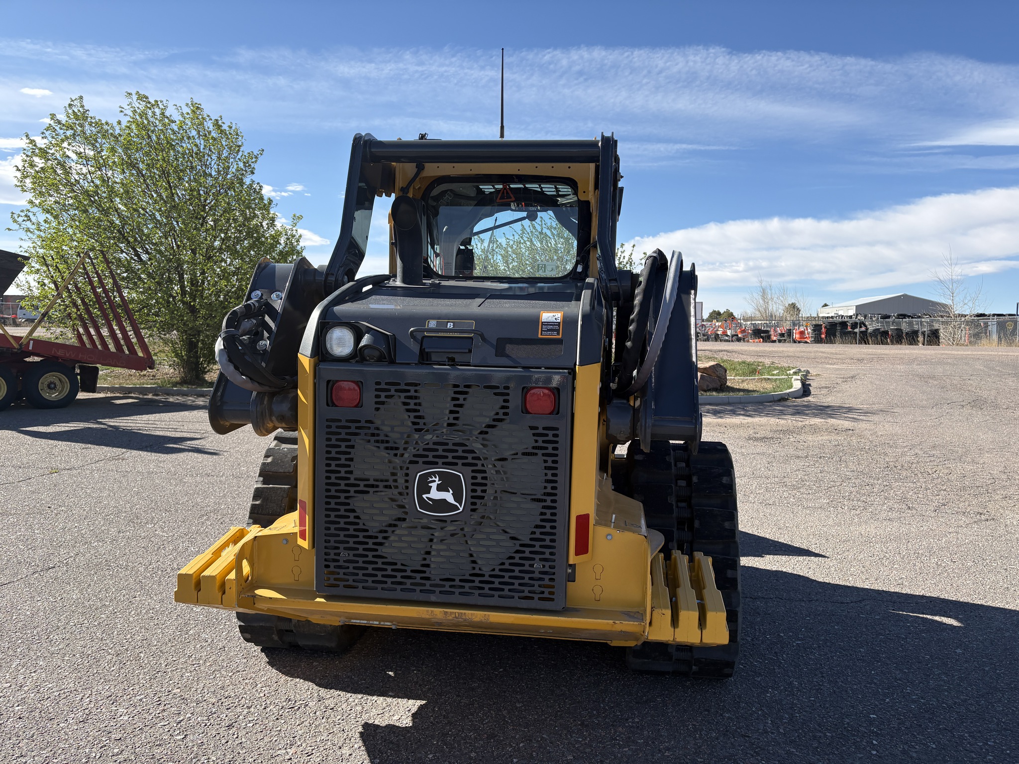 2023 John Deere 325G Image 4