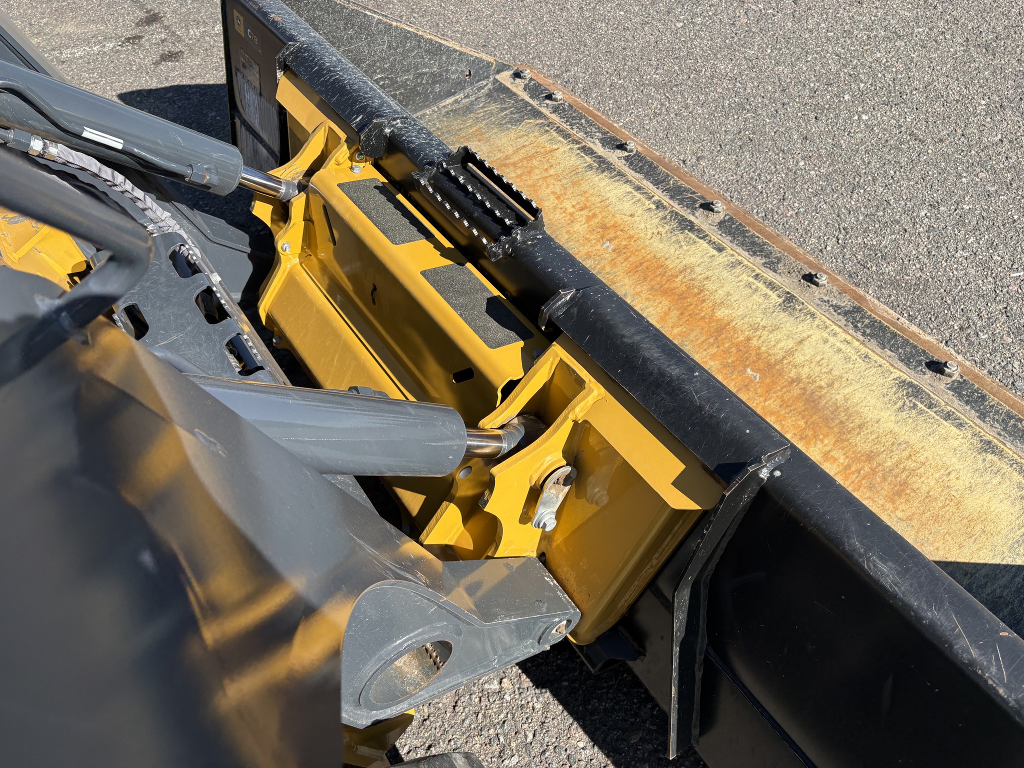 2023 John Deere 325G Image 15