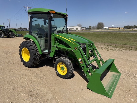  John Deere 3039R
