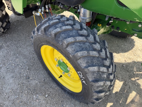 2025 John Deere 3039R - Photo11