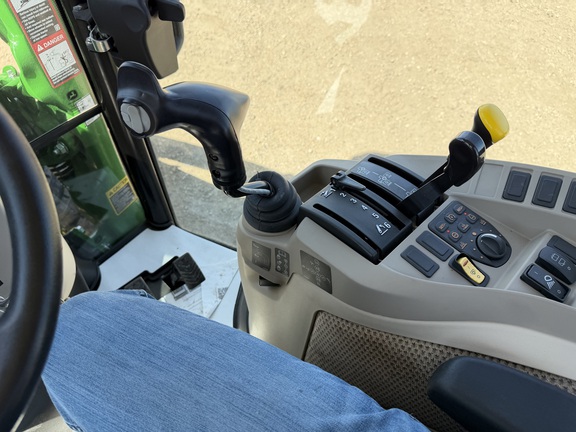 2025 John Deere 3039R - Photo33