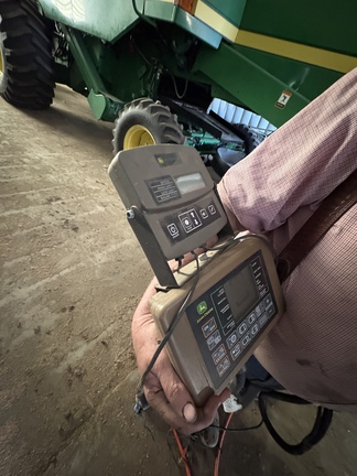 Used 2018 John Deere 560M Round Balers at Horizon Ag & Turf in Lloydminster, AB - Photo4