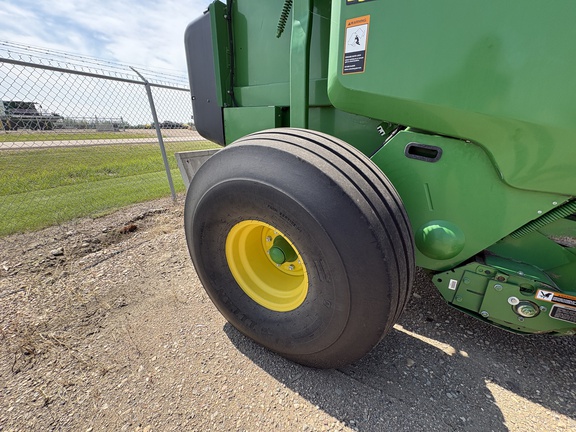 Used 2018 John Deere 560M Round Balers at Horizon Ag & Turf in Lloydminster, AB - Photo10