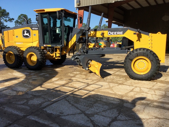 Photo of a 2025 John Deere 672G