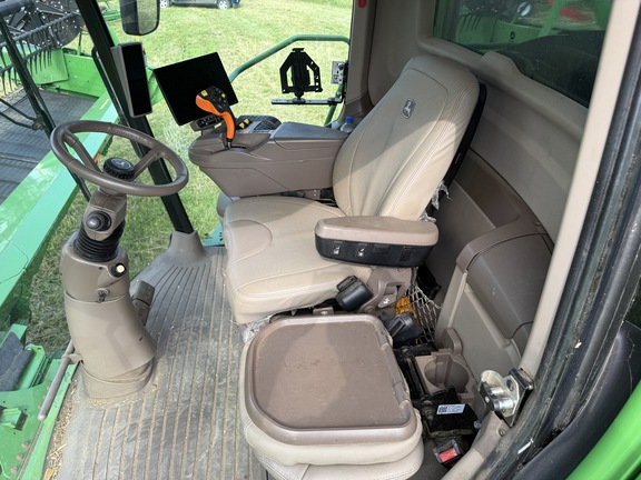 Photo of 2024 John Deere S780