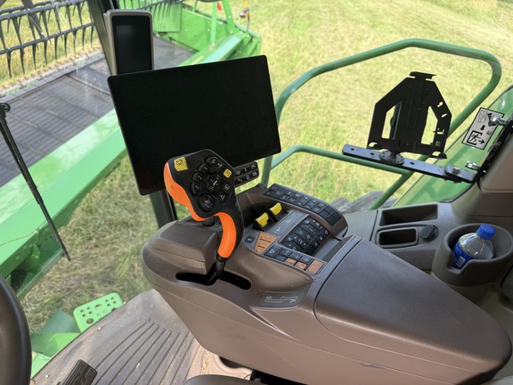 Photo of 2024 John Deere S780
