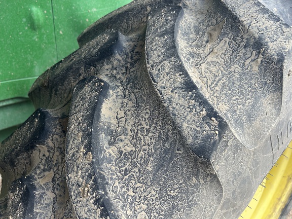 2011 John Deere 7230R (14th thumbnail)