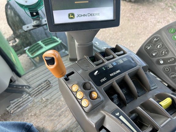 2011 John Deere 7230R (11th thumbnail)