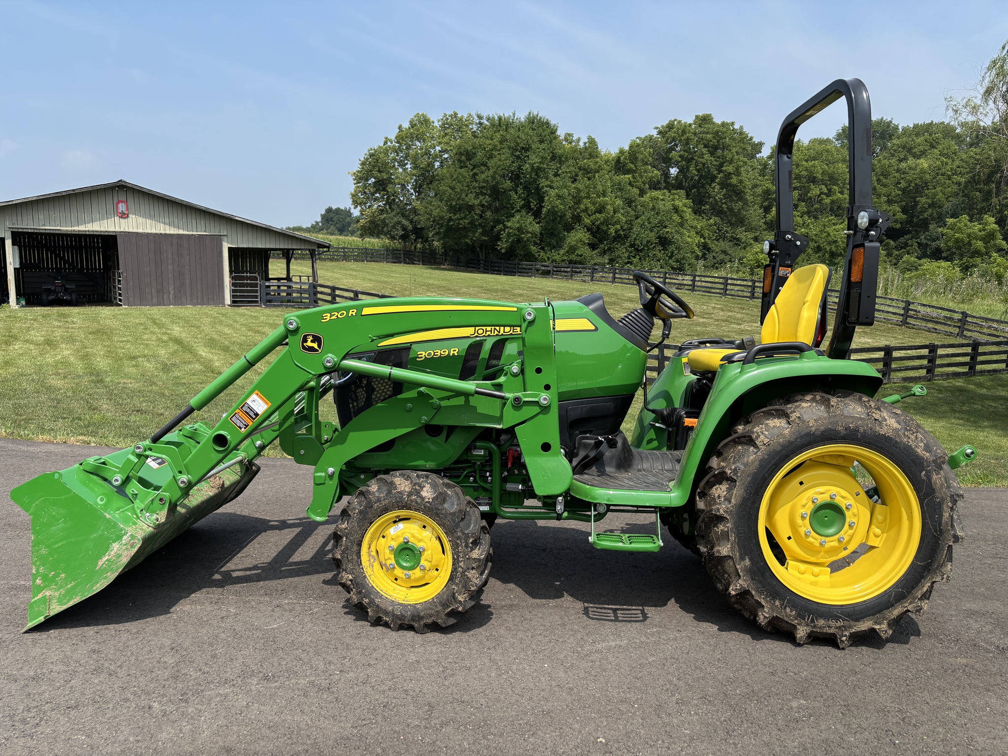 Used 2024 John Deere 3039R Compact Utility Tractors at Koenig Equipment in Oxford, OH - PhotoXL1