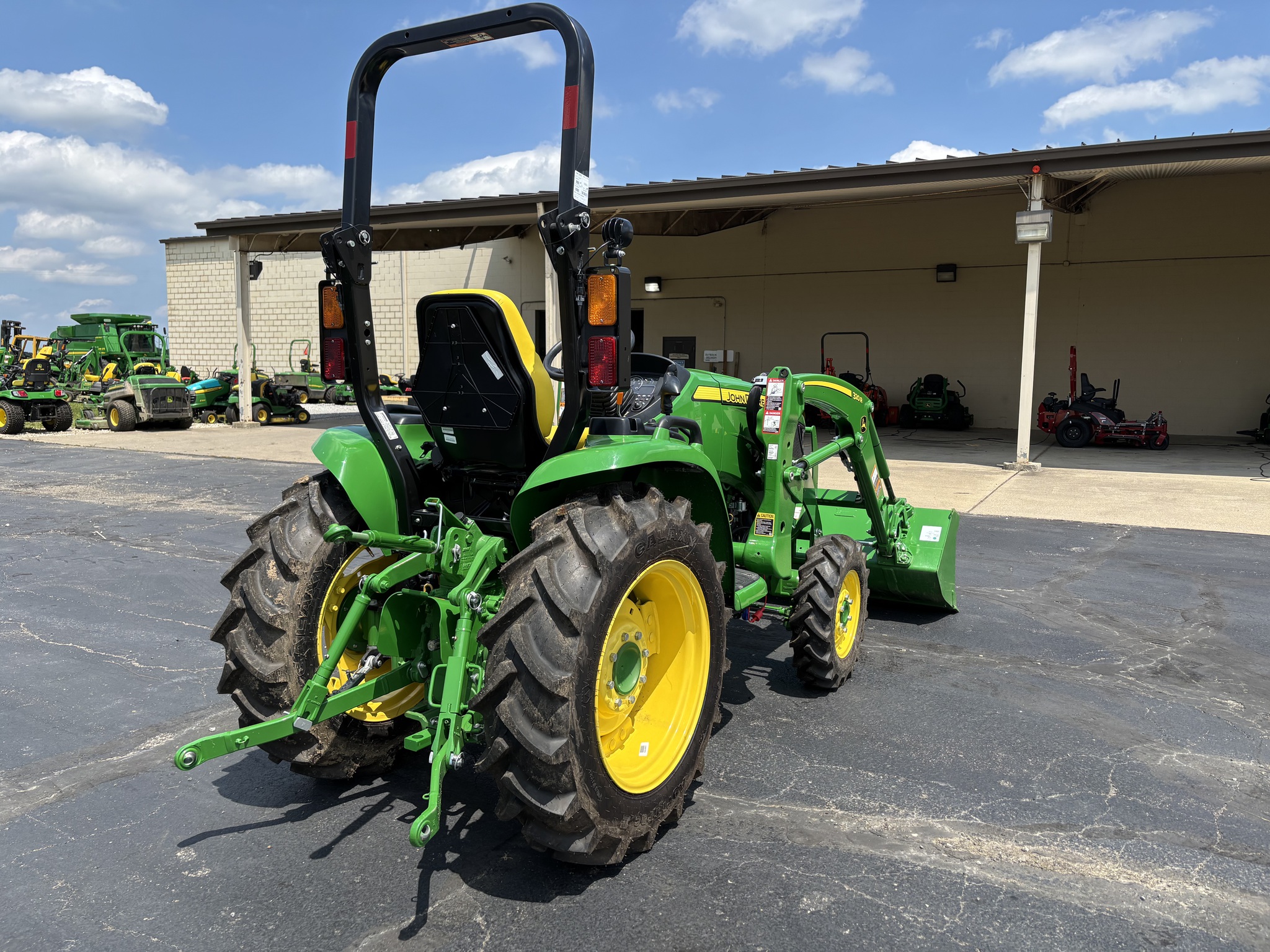 Used 2024 John Deere 3039R Compact Utility Tractors at Koenig Equipment in Oxford, OH - PhotoXL3