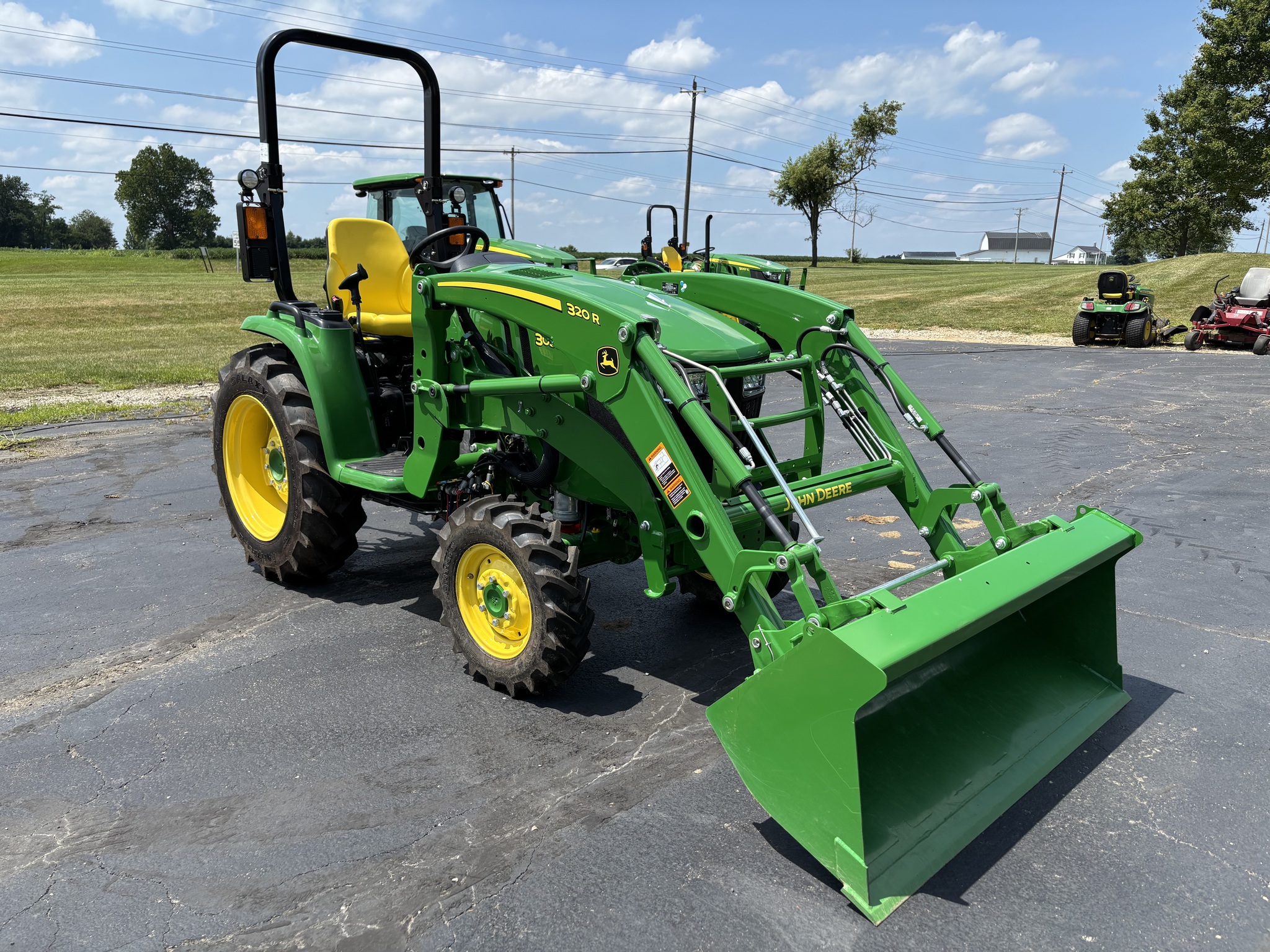 Used 2024 John Deere 3039R Compact Utility Tractors at Koenig Equipment in Oxford, OH - PhotoXL5