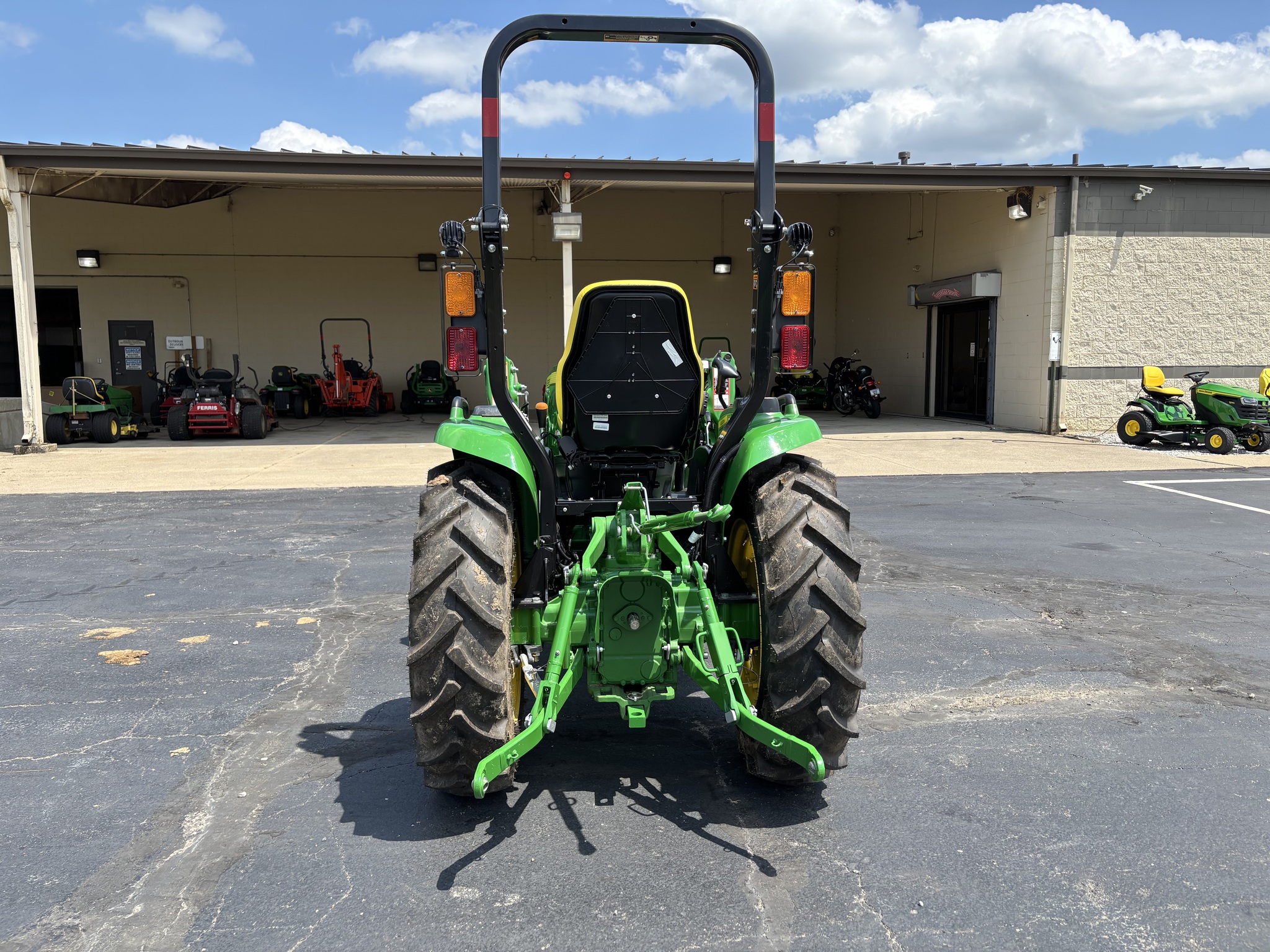 Used 2024 John Deere 3039R Compact Utility Tractors at Koenig Equipment in Oxford, OH - PhotoXL2