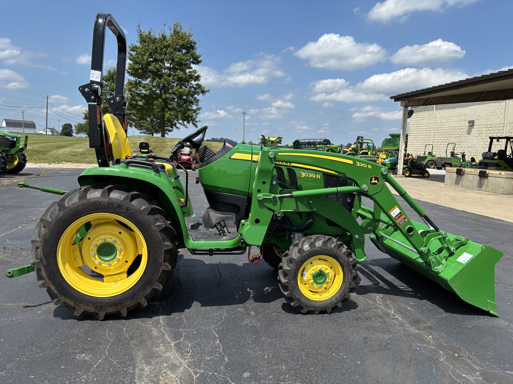 Used 2024 John Deere 3039R Compact Utility Tractors at Koenig Equipment in Oxford, OH - PhotoXL4