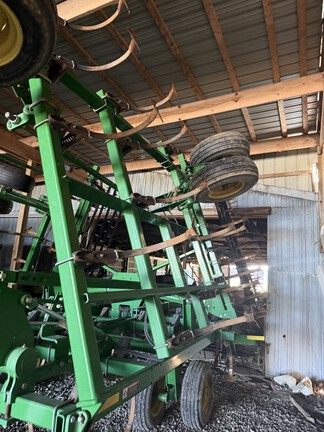 2012 John-Deere 2210
