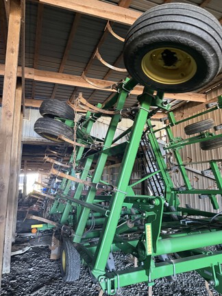 2012 John-Deere 2210