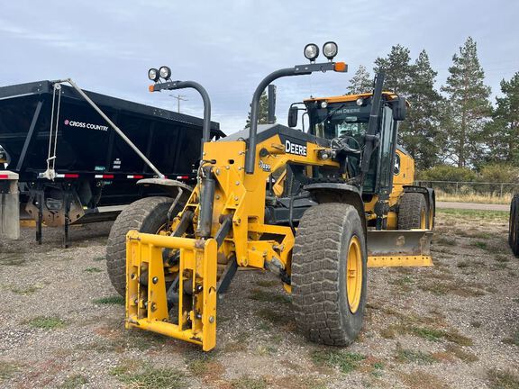 Photo of 2023 John Deere 872G