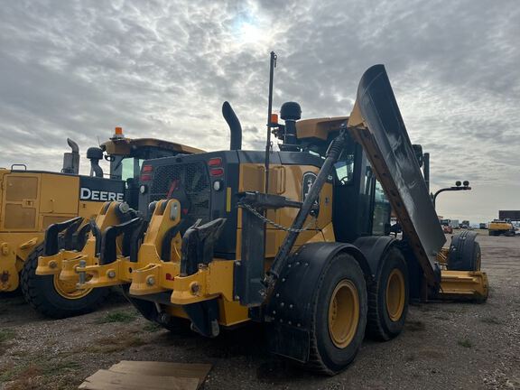 2023 John Deere 872G