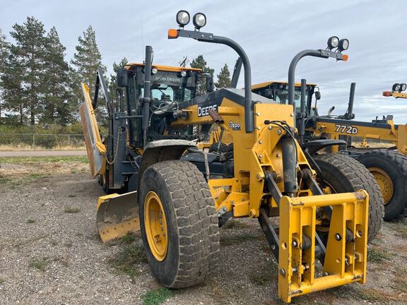2023 John Deere 872G