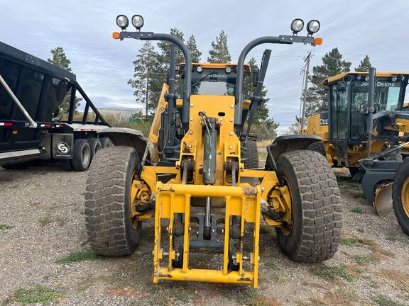 2023 John Deere 872G