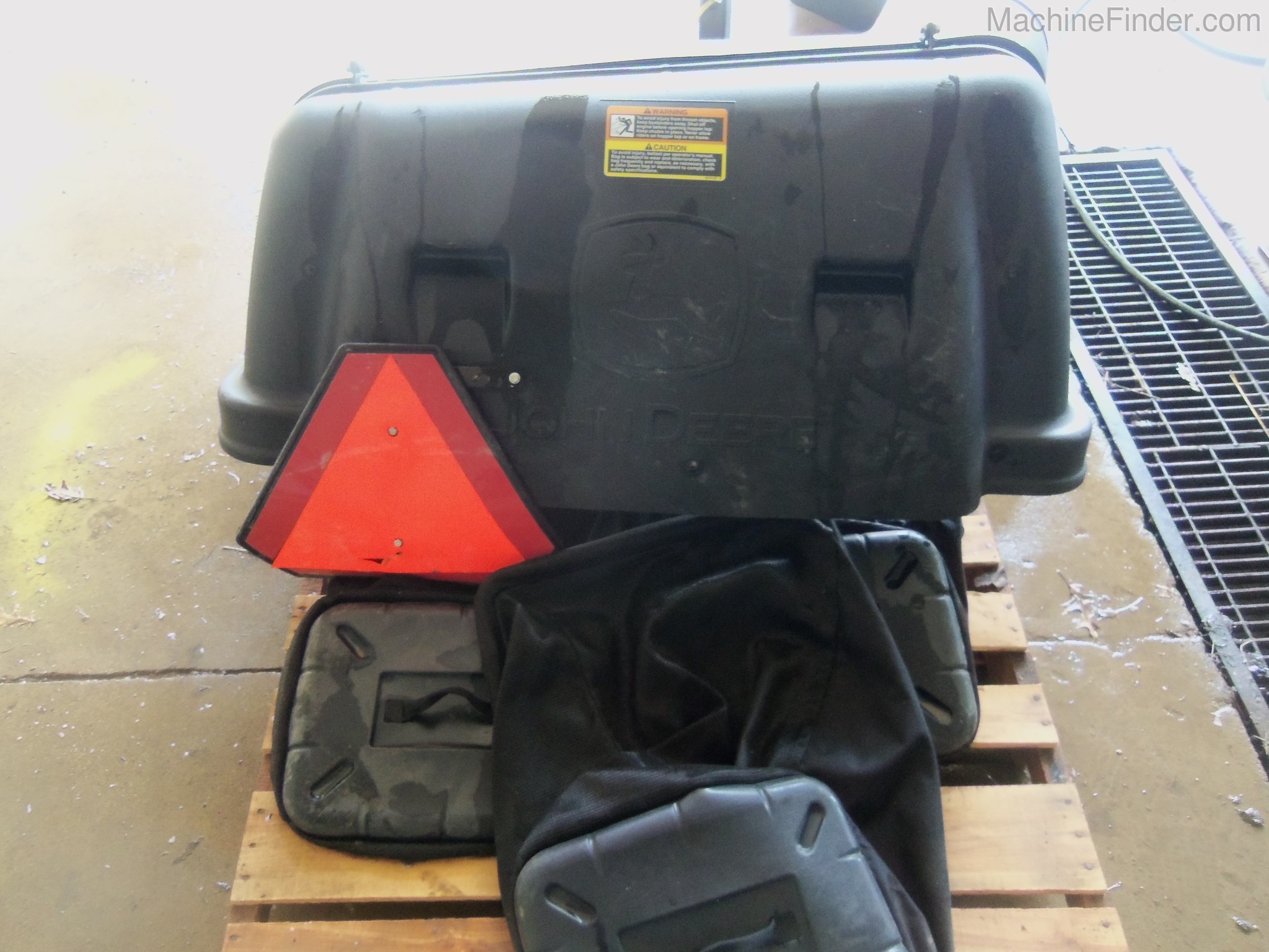 2016 John Deere 3 Bag System Image 1