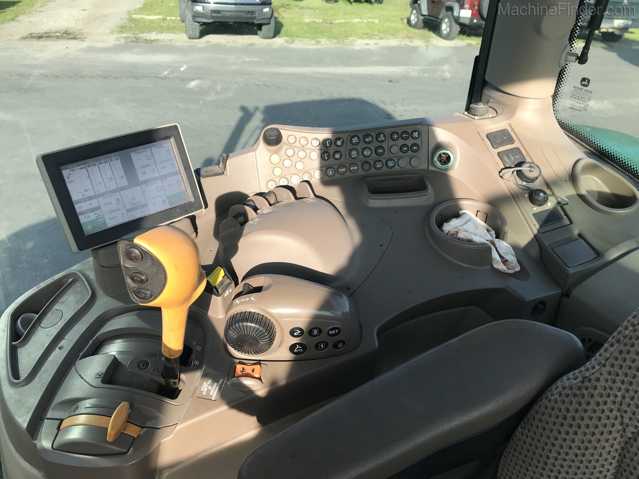 2017 John Deere 6145R Image 5