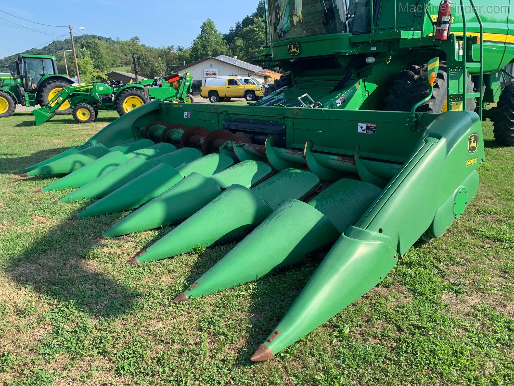 2008 John Deere 608C Image 3