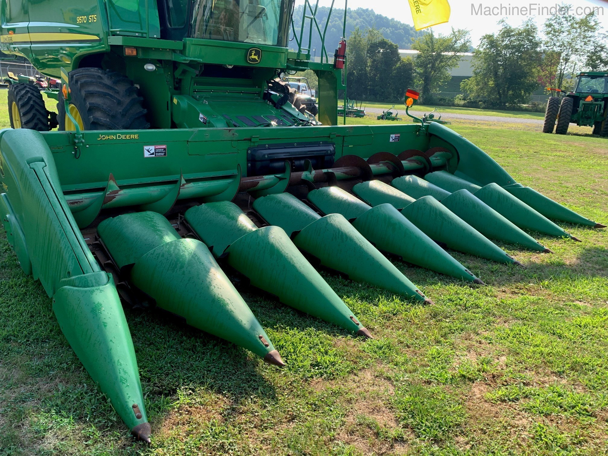 2008 John Deere 608C Image 1