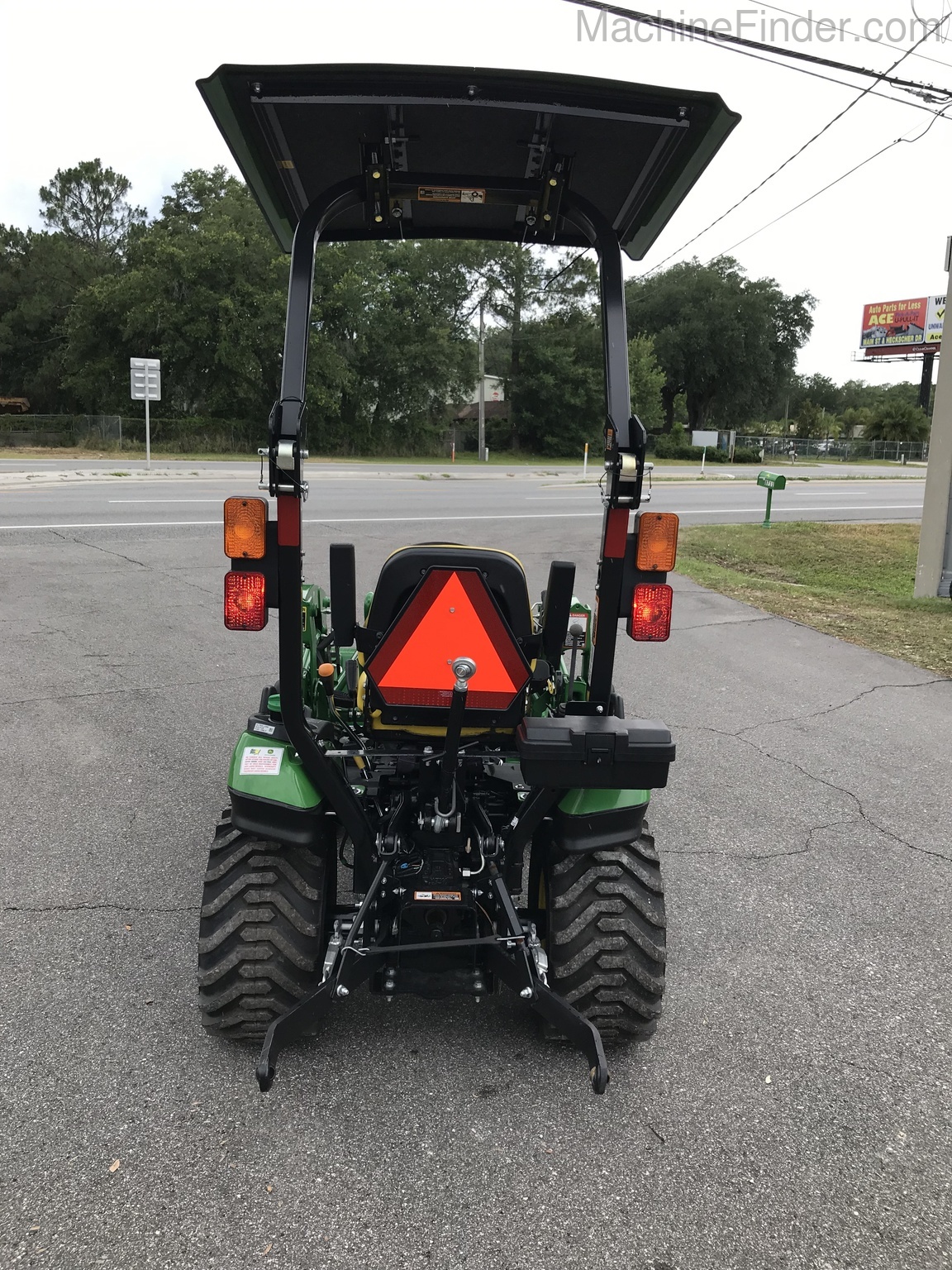 2020 John Deere 1025R Image 2