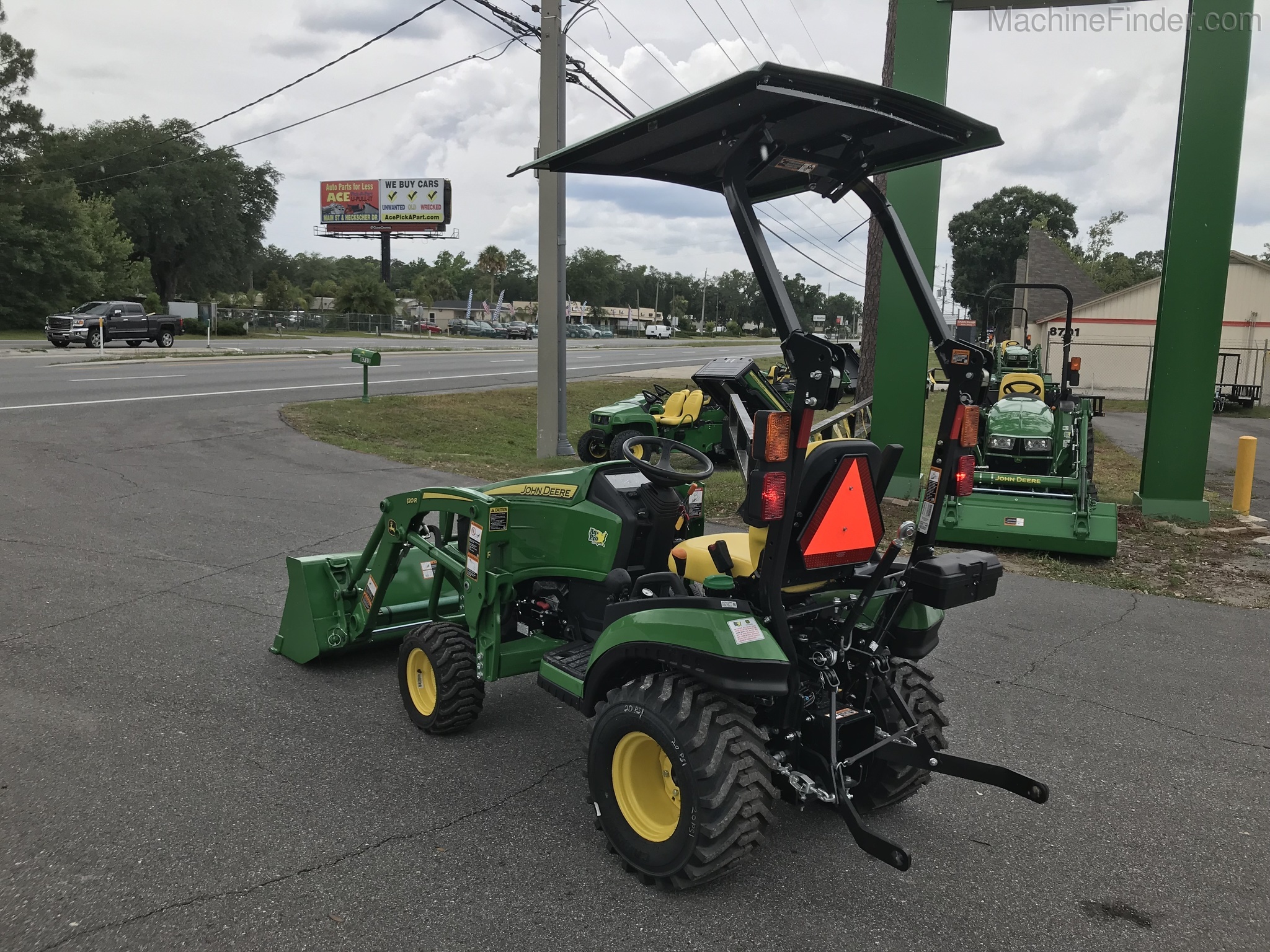 2020 John Deere 1025R Image 3