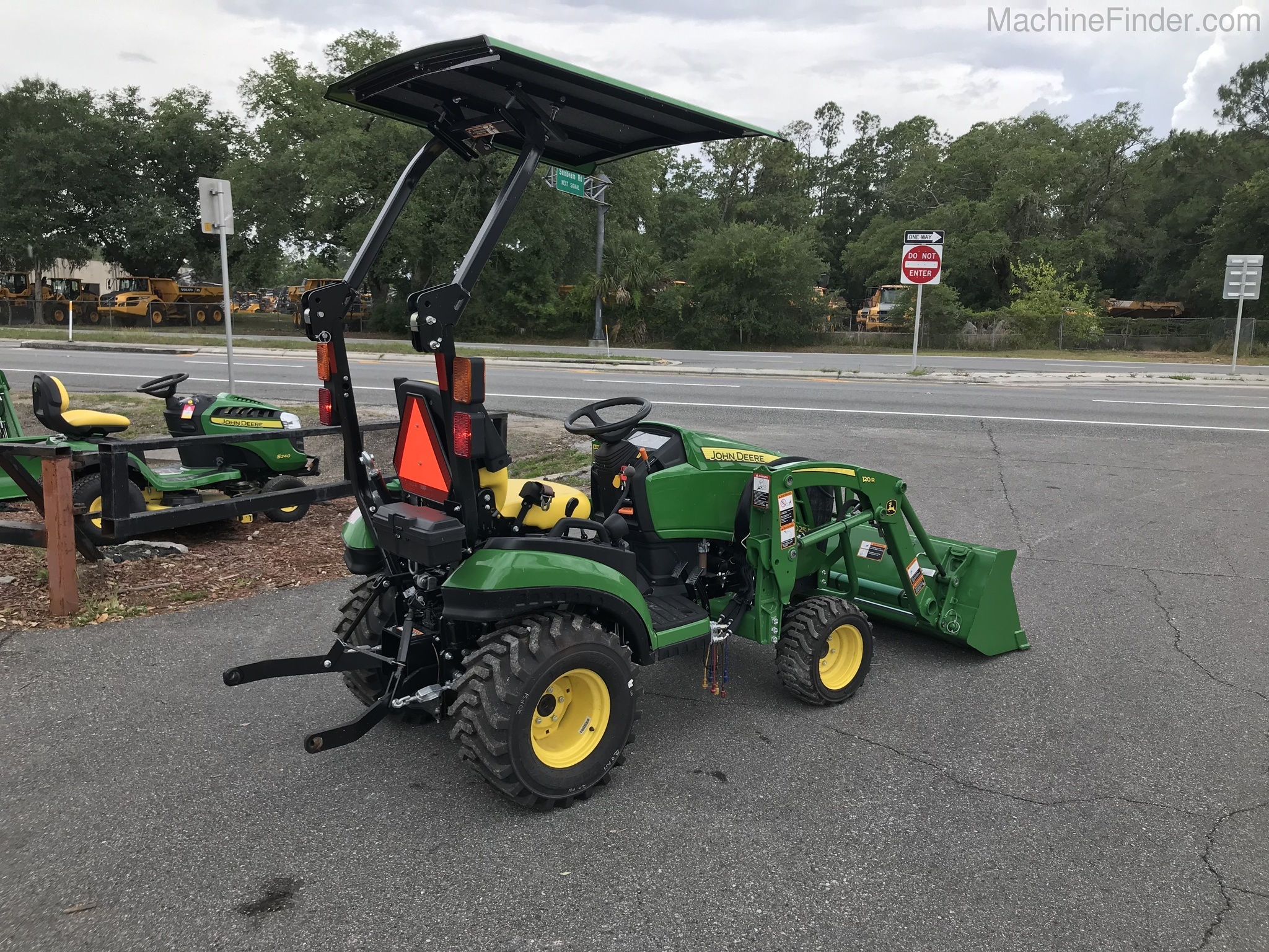 2020 John Deere 1025R Image 4