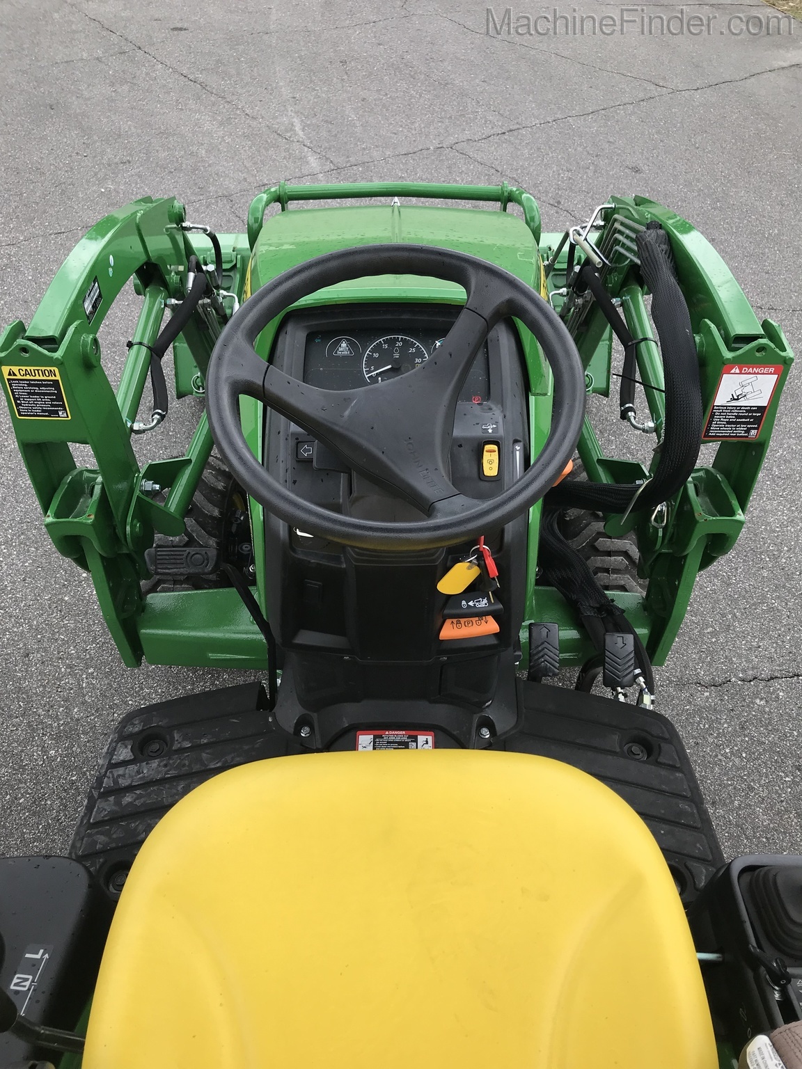 2020 John Deere 1025R Image 5