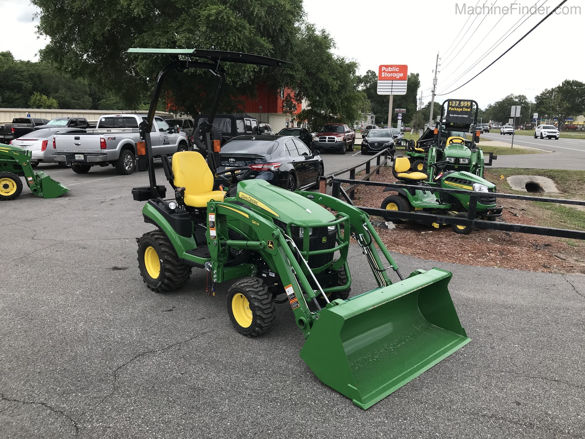 2020 John Deere 1025R Image 6