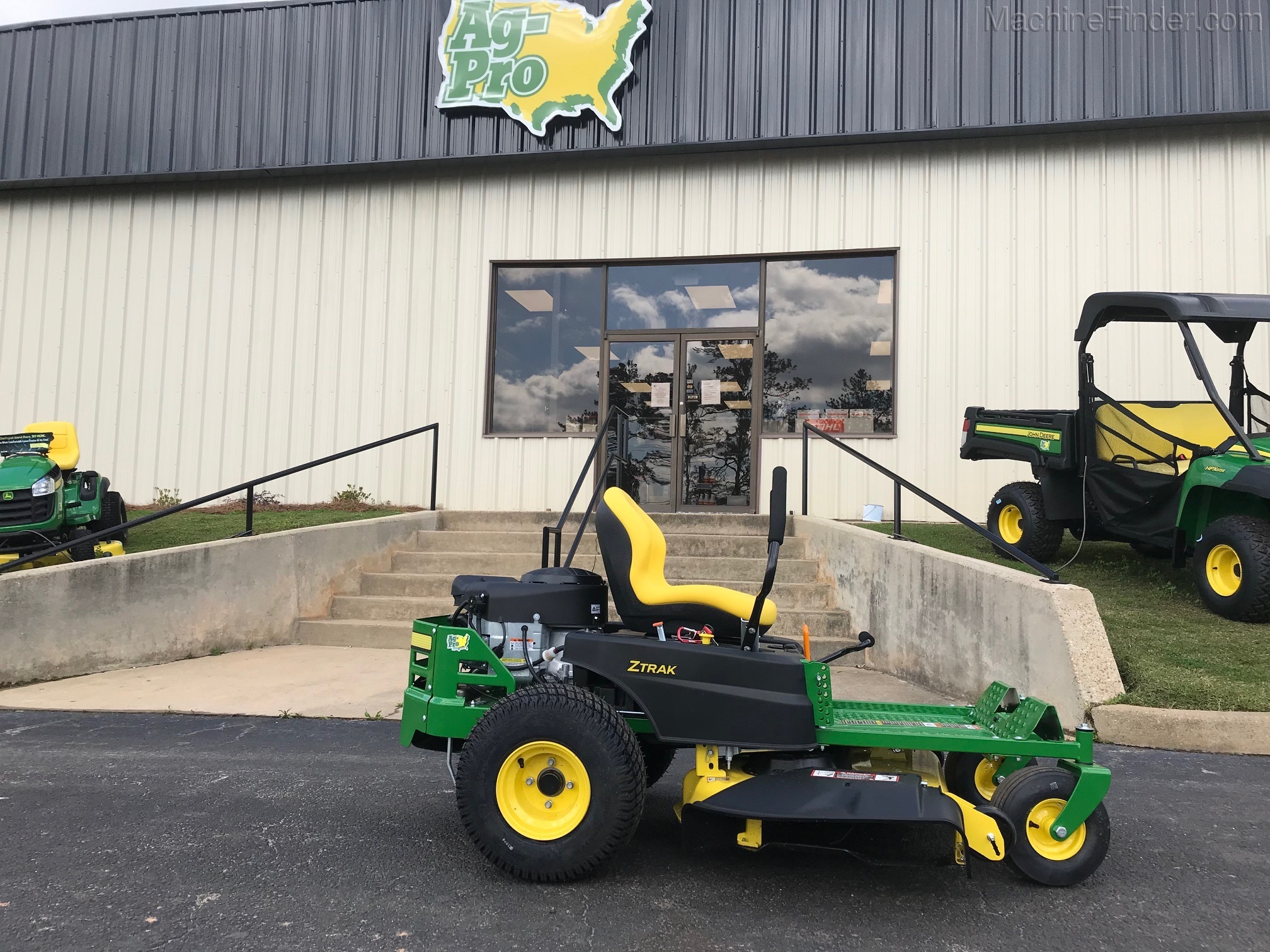 2020 John Deere Z335E Image 2