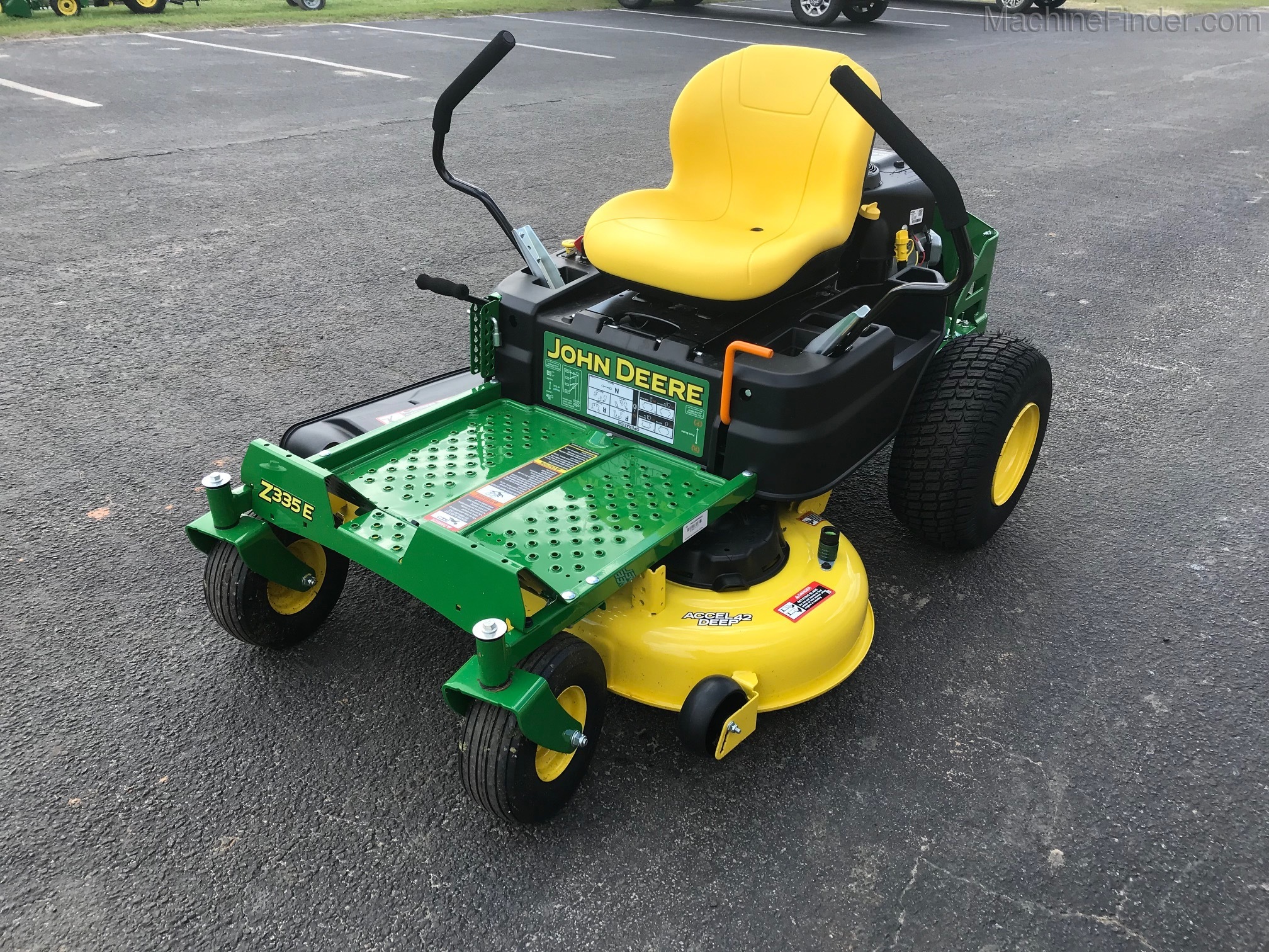 2020 John Deere Z335E Image 6