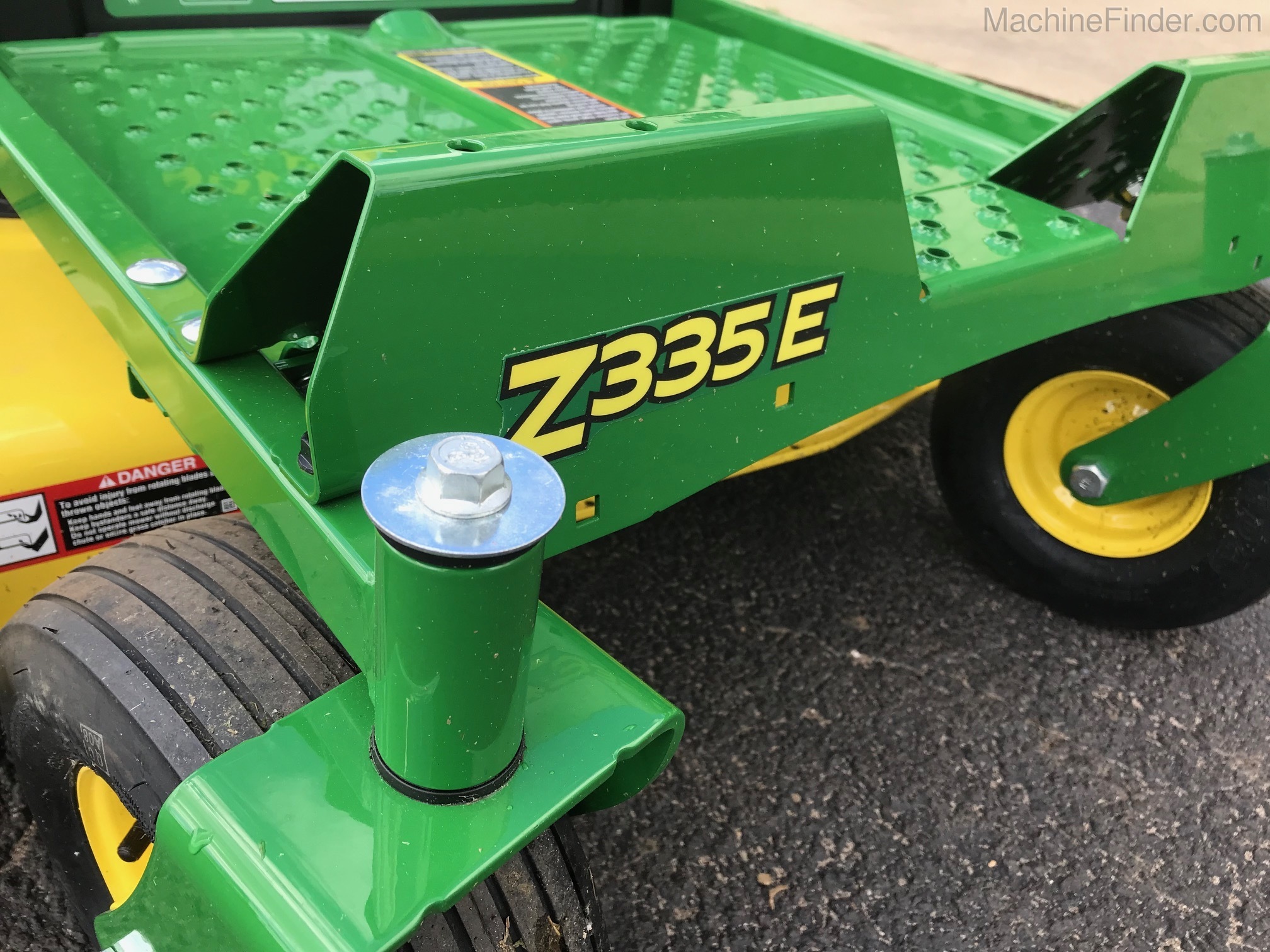 2020 John Deere Z335E Image 7