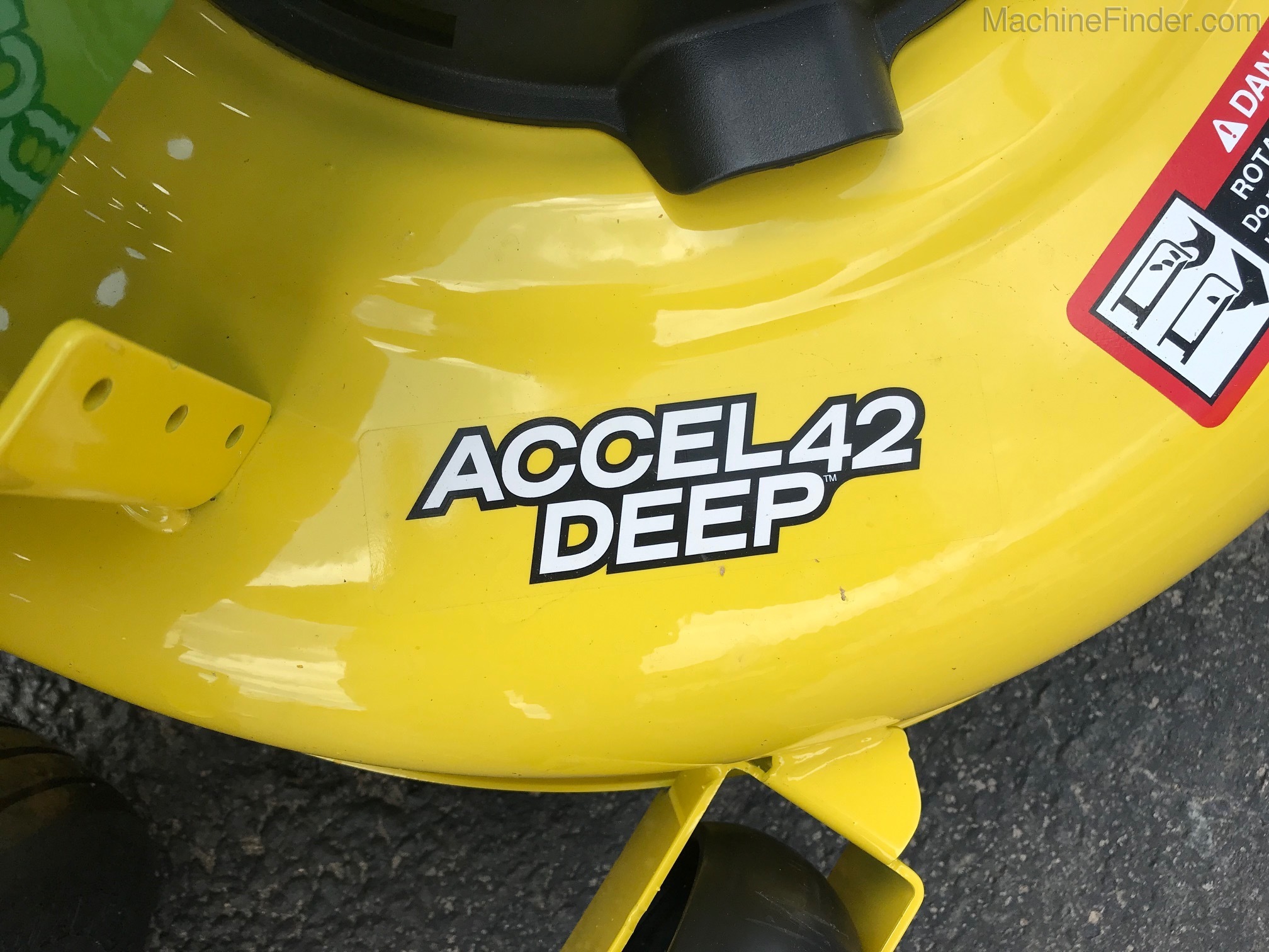 2020 John Deere Z335E Image 8