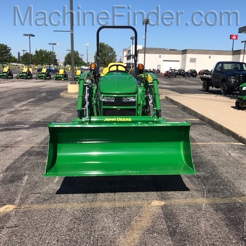 2020 John Deere 3033R Image 2