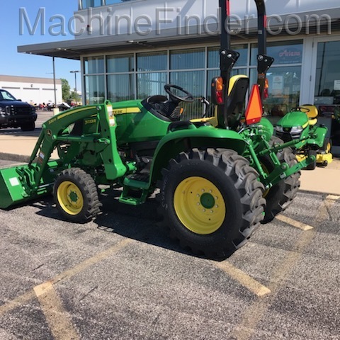 2020 John Deere 3033R Image 3