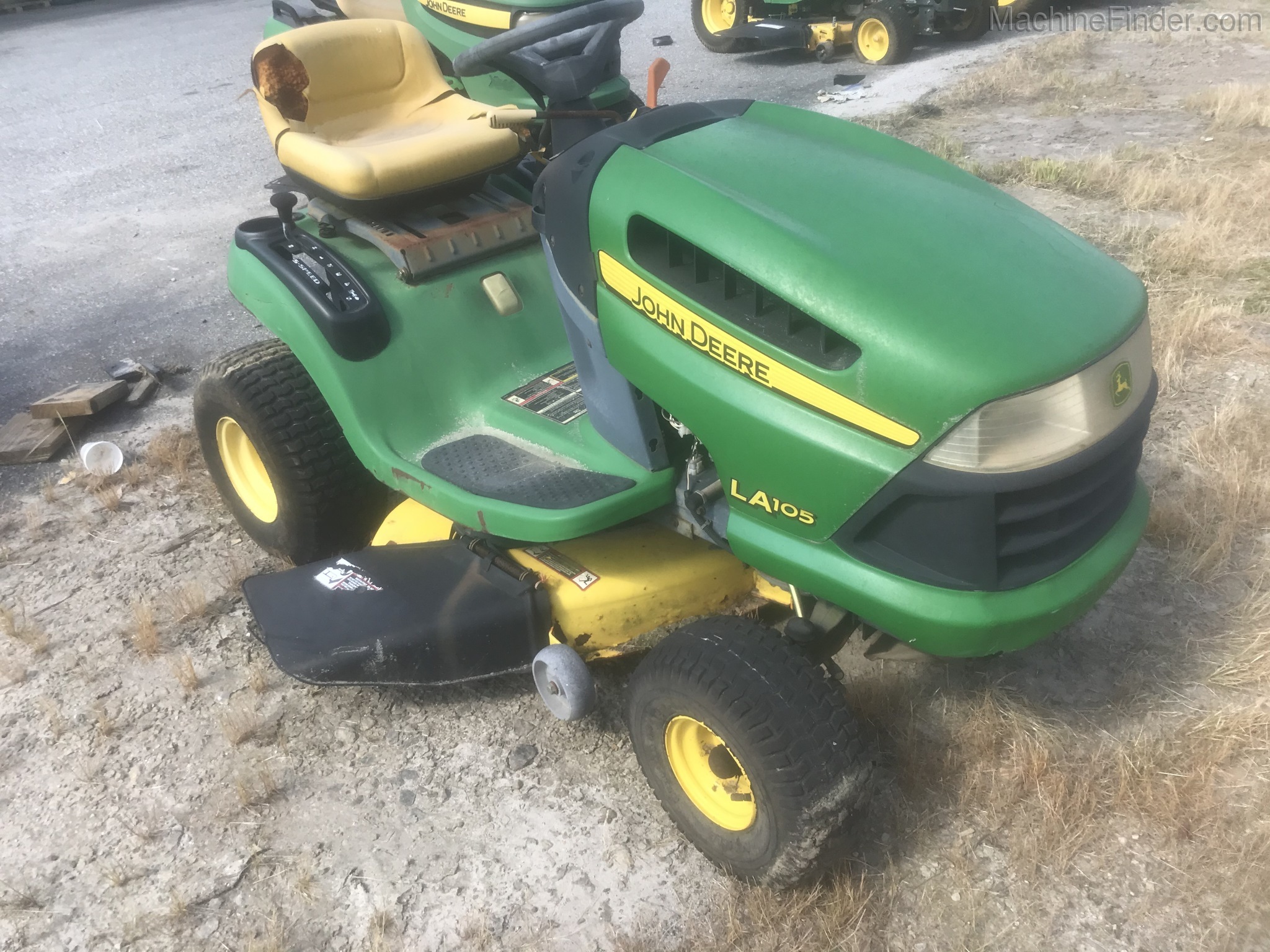 2010 John Deere LA105 Image 3